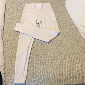 COPY - White Lululemon Size 6 leggings 28’
